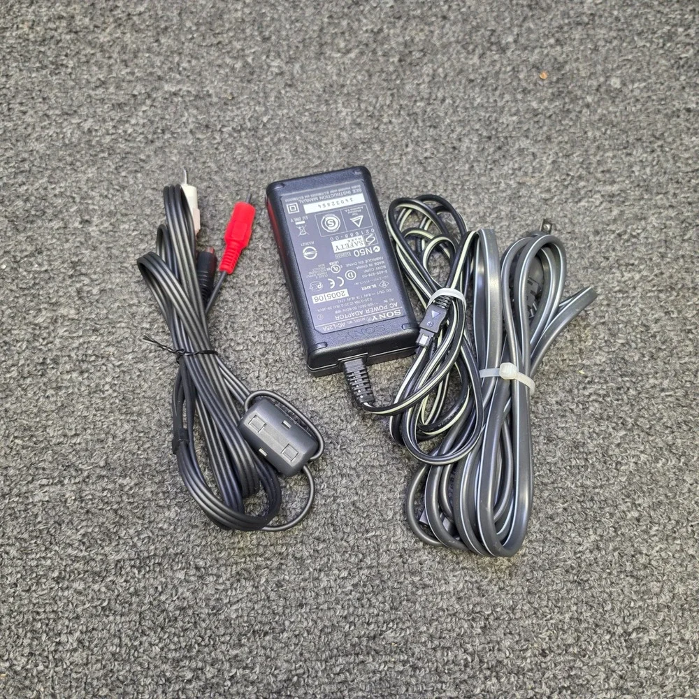 Sony Handycam DCR-DVD92 Silver Camcorder 20x Optical Zoom Carl Zeiss Bundle